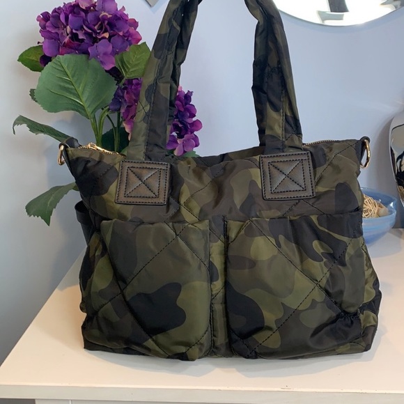 🔥 RESTOCKED!🔥 Camo Puffer Tote Bag - Picture 11 of 14